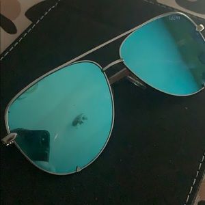 QuayxDesi Perkins High Key Blue/Silver sunglasses